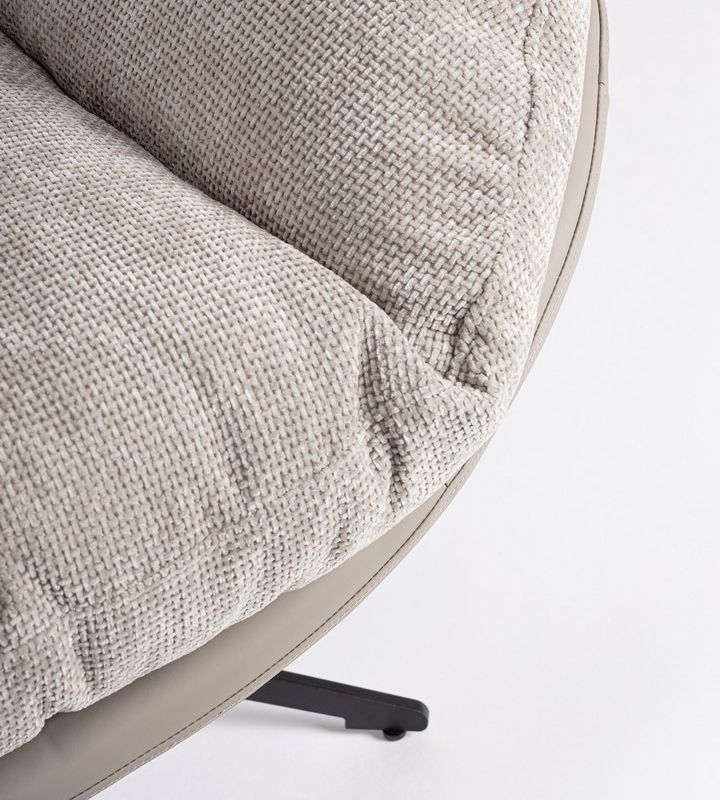 Fotel ADINDA z funkcją obrotu 360°