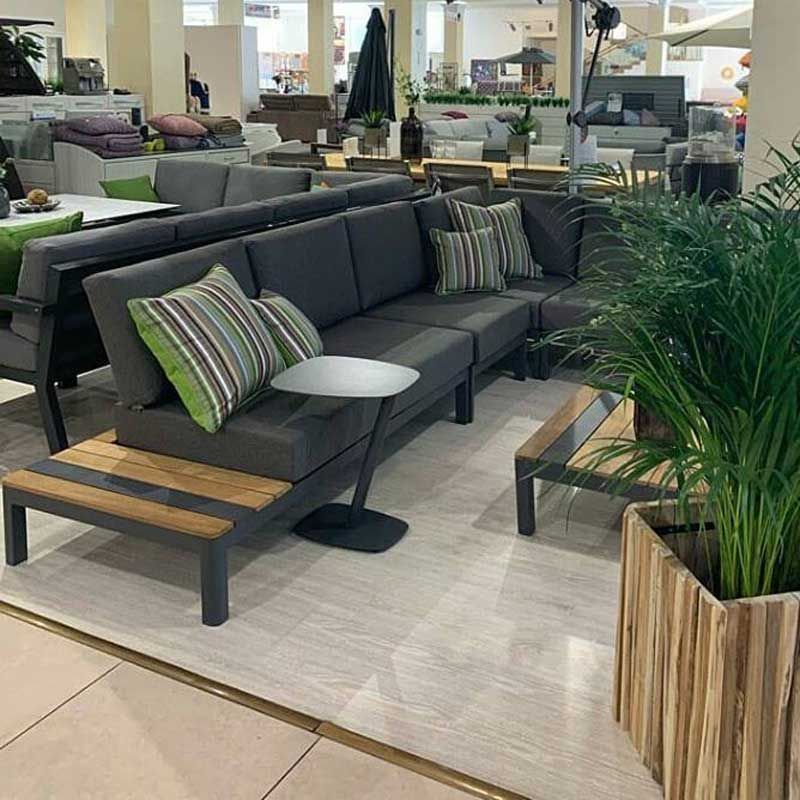Modułowa sofa na platformie Meridien 